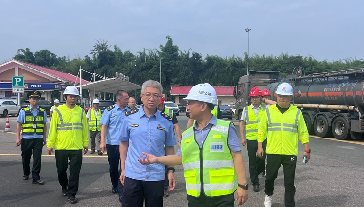 （微推、网站）20260807省高管局（执法总队）党委委员、总工程师孙振带队赴川南米兰官方端网站登录入口_米兰online(中国)
开展汛期防范工作“验证式”检查1_副本.jpg