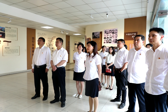 20210618川西米兰官方端网站登录入口_米兰online(中国)
党委召开2021年第6次中心组（扩大）学习会_副本.jpg