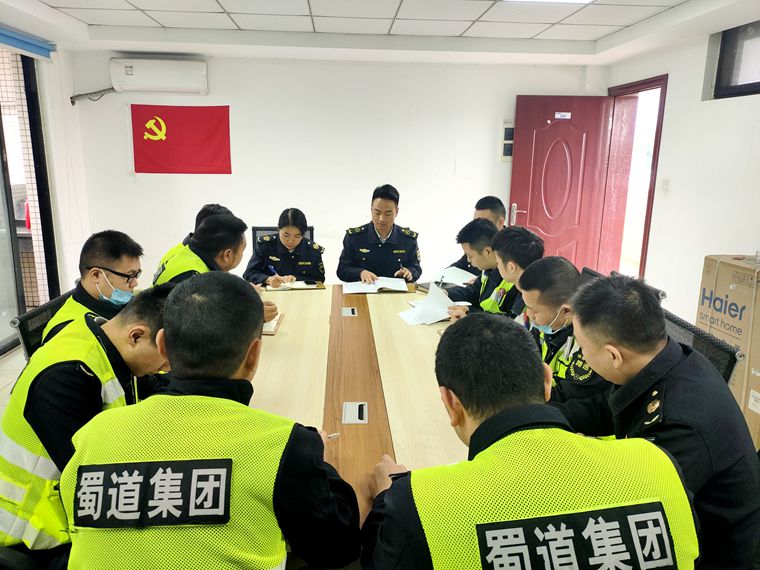 20221018渝蓉高速组织开展高速公路交通事故现场安全防护及管控专项培训_副本.jpg