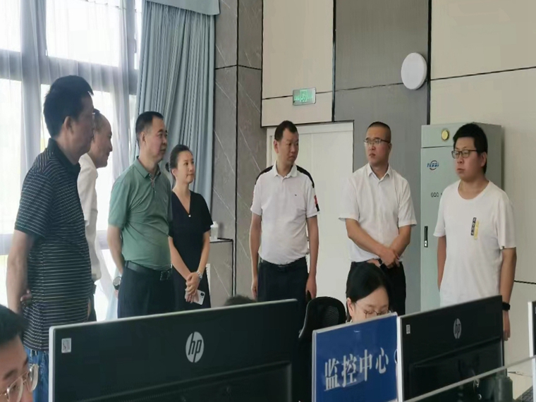20230808 川西米兰官方端网站登录入口_米兰online(中国)
党委书记、董事长刘小刚莅临监控中心视察指导大运会期间通行保畅工作_副本.jpg