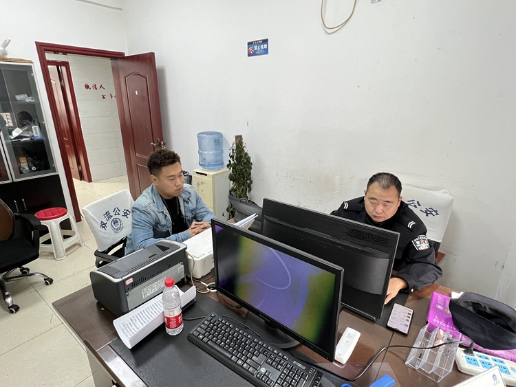 20231110 米兰官方端网站登录入口_米兰online(中国)
稽核打逃专项行动专案小组前往九江派出所递交“9.25”案件立案证据 _副本.jpg