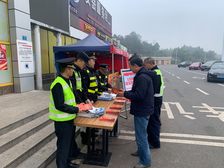 20231204渝蓉米兰官方端网站登录入口_米兰online(中国)
“一路三方”联合开展“大力弘扬宪法精神，建设社会主义法治文化”宪法宣传主题活动2_副本.jpg