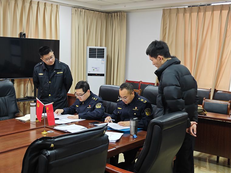 20240307省交通运输综合行政执法总支队第一支队副支队长罗勇带队到渝蓉高速开展“两会”期间安全工作专项检查1.jpg