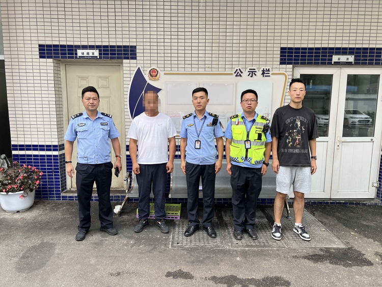 20240723 川西米兰官方端网站登录入口_米兰online(中国)
“一路四方”严厉打击冲关逃费行为驾驶员已被公安机关治安处罚  (1)_副本.jpg