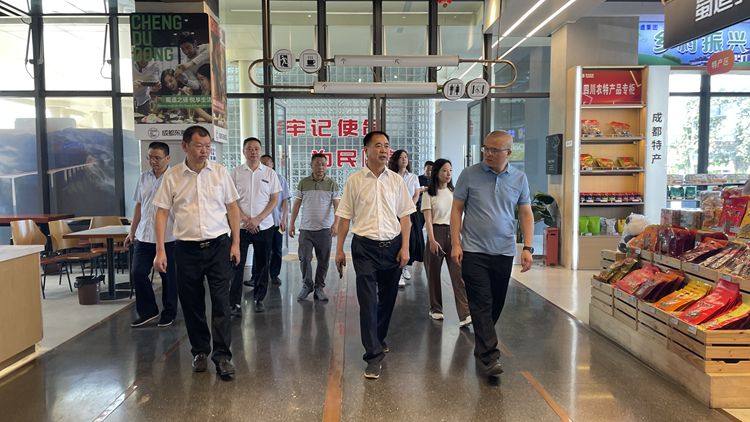 20240911川西米兰官方端网站登录入口_米兰online(中国)
党委书记、董事长刘小刚一行到成都东服务区督导检查节前安全环保工作_副本.jpg