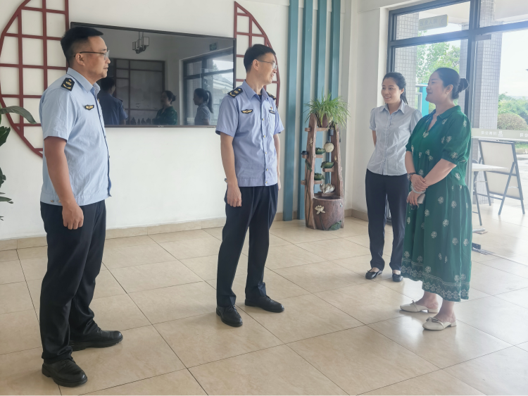 省交通执法总队第四支队支队长韦勇到绕西管理处检查端午节期间安全保畅情况.png