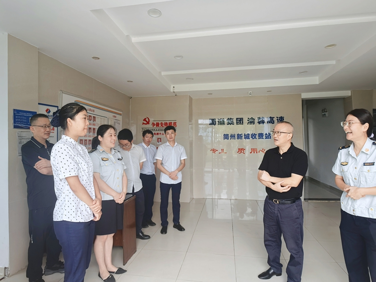 20250811川西米兰官方端网站登录入口_米兰online(中国)
党委委员、副总经理孙彬到渝蓉高速开展汛期安全督导暨“夏送清凉”慰问活动4_副本.jpg