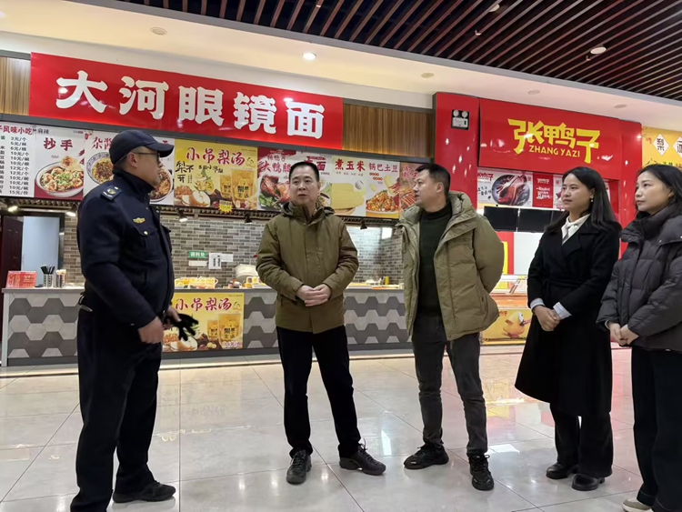 川西米兰官方端网站登录入口_米兰online(中国)
党委书记、董事长刘小刚到渝蓉米兰官方端网站登录入口_米兰online(中国)
开展“冬送温暖”慰问暨春运安全环保督察工作3_副本.jpg