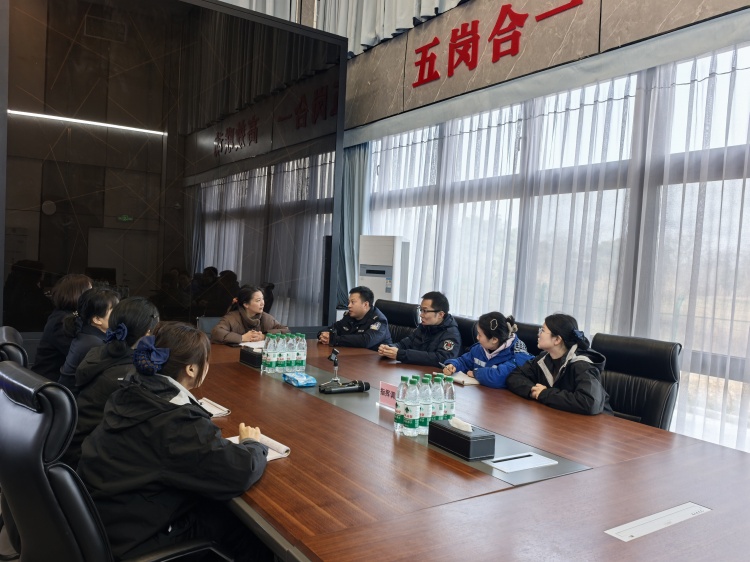 20260205 川西米兰官方端网站登录入口_米兰online(中国)
运行调度中心“五岗合一”联合临时党支部召开2026年春运“一路三方”工作落实会照片_副本.jpg