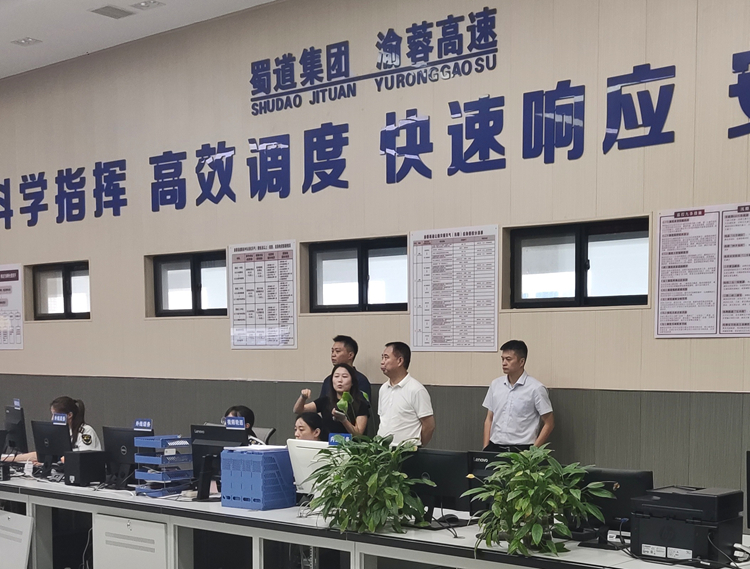 20260827川西米兰官方端网站登录入口_米兰online(中国)
党委书记、董事长刘小刚到渝蓉高速开展防汛救灾督导检查工作_副本.jpg