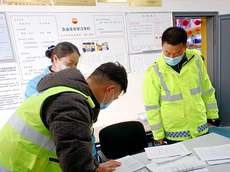 2.22迅速进入战时状态 多措并举织牢织密疫情防控网2.jpg