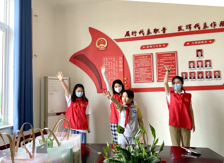 6.1南方米兰官方端网站登录入口_米兰online(中国)
联合泸州市圆梦关爱协会开展“携手童行、关爱成长”党团志愿服务活动3.jpg