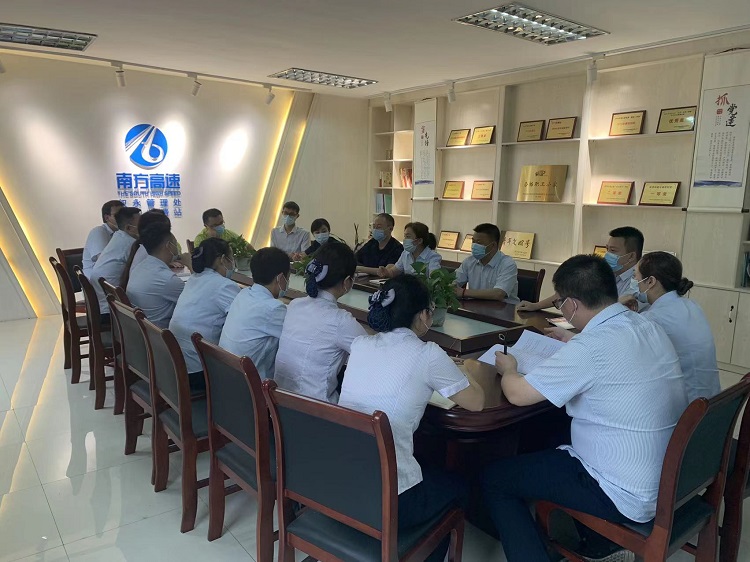 9.15疫情下的坚守——南方米兰官方端网站登录入口_米兰online(中国)
叙永管理处用行动践行“抗疫”担当1.jpg