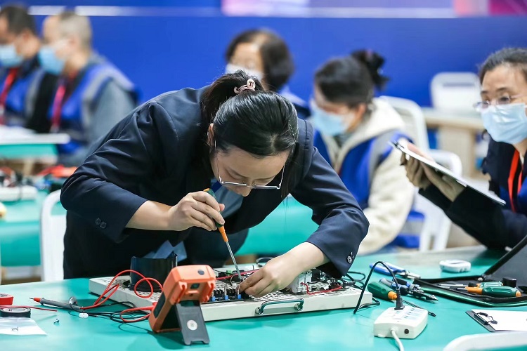 南方米兰官方端网站登录入口_米兰online(中国)
代表队参赛选手比赛中2.jpg