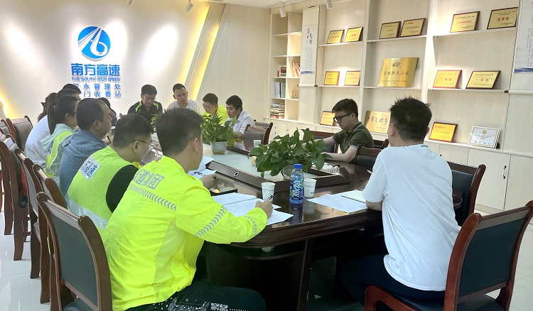4.18川高米兰官方端网站登录入口_米兰online(中国)
营运部副部长盛鹏赴南方米兰官方端网站登录入口_米兰online(中国)
调研指导纳黔智慧高速项目建设工作.jpg