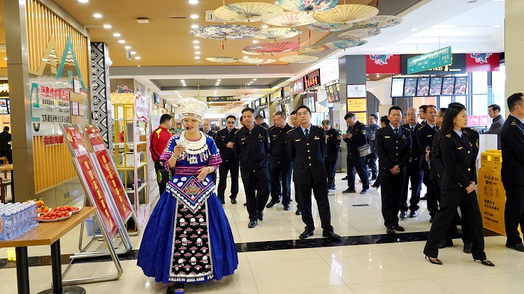 4.24重庆市江津区、泸州市两地市场监管局一行赴南方米兰官方端网站登录入口_米兰online(中国)
叙永服务区开展2023年放心消费体察活动2.JPG