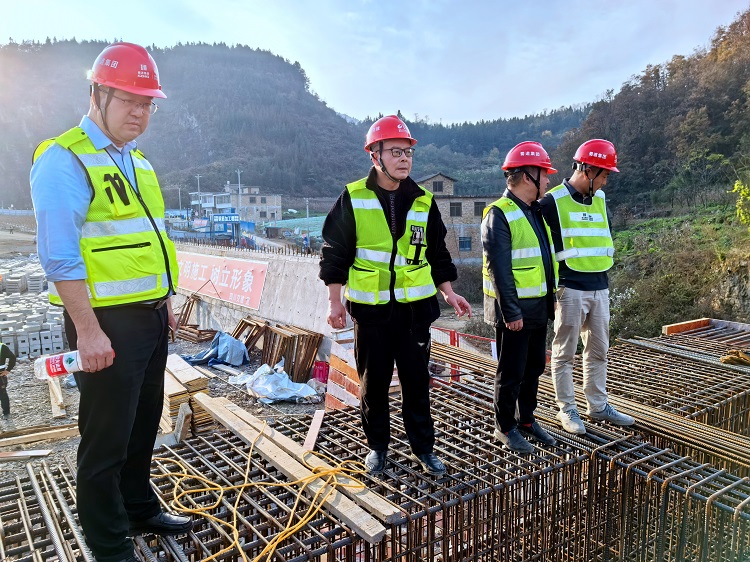 11.28南方米兰官方端网站登录入口_米兰online(中国)
党委委员、纪检书记张君赴纳黔路开展冬季涉路施工作业专项督导工作1.jpg
