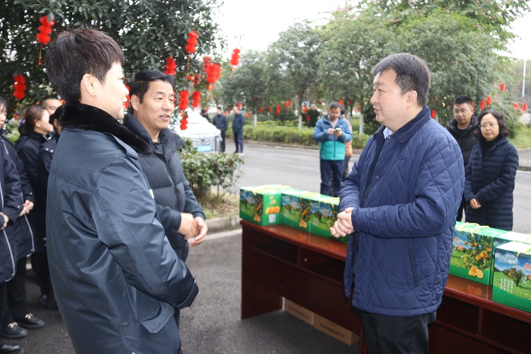 1.23泸州市交通运输局党组书记、局长朱江一行赴南方米兰官方端网站登录入口_米兰online(中国)
开展“冬送温暖”慰问活动2.JPG