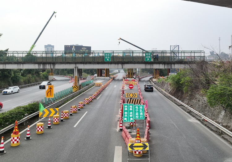 3.7 泸州管理处、四川路桥齐心协力保障隆黄铁路胡市镇特大桥施工顺利进行 (3).jpg