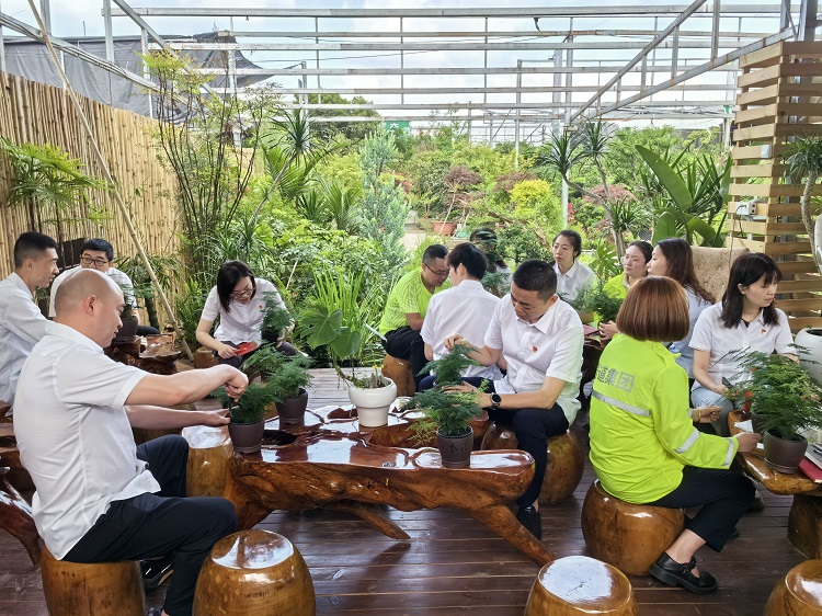 4.18泸州管理处开展“不负谷雨好时节&nbsp;廉洁盆栽树清风”廉洁教育活动2.jpg