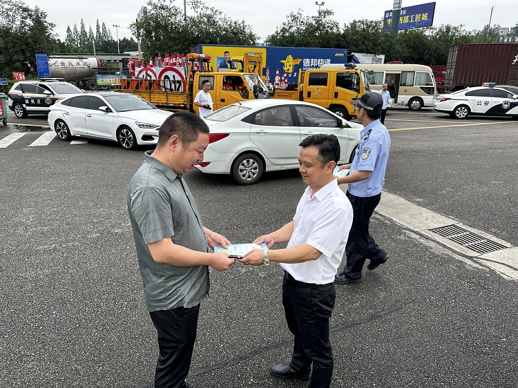 5.30南方米兰官方端网站登录入口_米兰online(中国)
联合开展g76厦蓉高速(隆纳、纳黔)2024“安全生产月”启动仪式活动3 (2).JPG