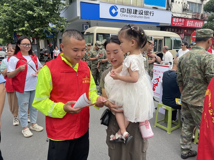 6.14纳黔高速“一路三方”党支部联合开展“爱心献血”志愿服务活动2.jpg