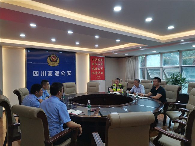 no365-成南米兰官方端网站登录入口_米兰online(中国)
联合高速交警五分局一大队召开“7.24”、“7.25”交通事故案情分析研讨会.jpg