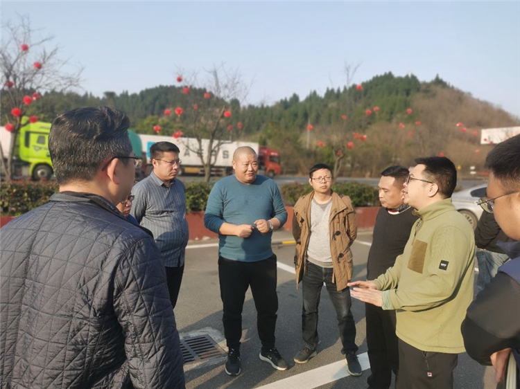 no98-遂宁市交通局总工程师张扬一行调研成南扩容项目遂宁段征地拆迁工作.jpg
