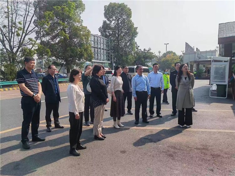no178-宁夏自治区交通运输厅党委委员、副厅长金花一行赴成南高速淮口服务区调研(夏凤).jpg