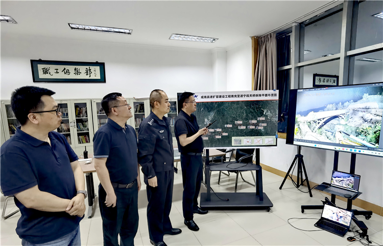 no194-成南高速南充至遂宁段天桥拆除工作顺利完成2.jpg