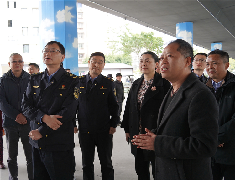 省交通执法总队(厅高管局)党委书记、总队长(局长)蒲朝勇一行赴成南米兰官方端网站登录入口_米兰online(中国)
开展调研.jpg
