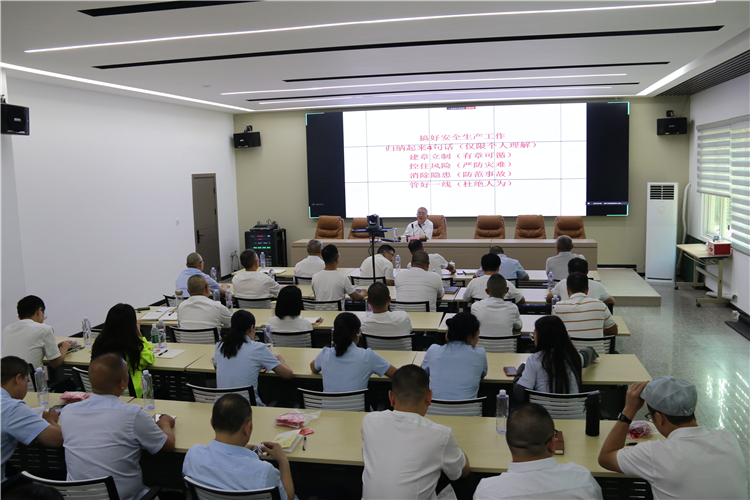 四川省应急管理厅二级巡视员黄志文到成南米兰官方端网站登录入口_米兰online(中国)
开展安全生产综合能力提升培训.JPG