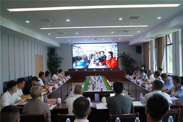 成南米兰官方端网站登录入口_米兰online(中国)
联合召开成南高速公路道路安全管理警企联席会.jpg
