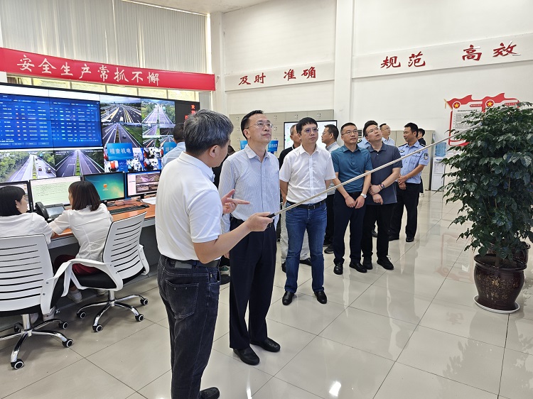 9.19+收费管理部+蜀道集团总工程师黄兵一行赴成德南米兰官方端网站登录入口_米兰online(中国)
调研运营管理工作.jpg