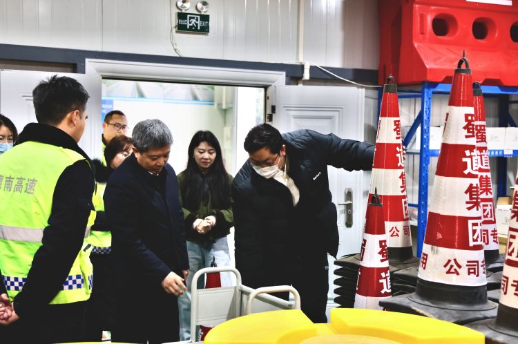 1.29+安环部+成德南米兰官方端网站登录入口_米兰online(中国)
党委副书记、董事、总经理杨勇带队深入一线开展安全环保包保督导暨2026年“冬送温暖”慰问活动1.jpg
